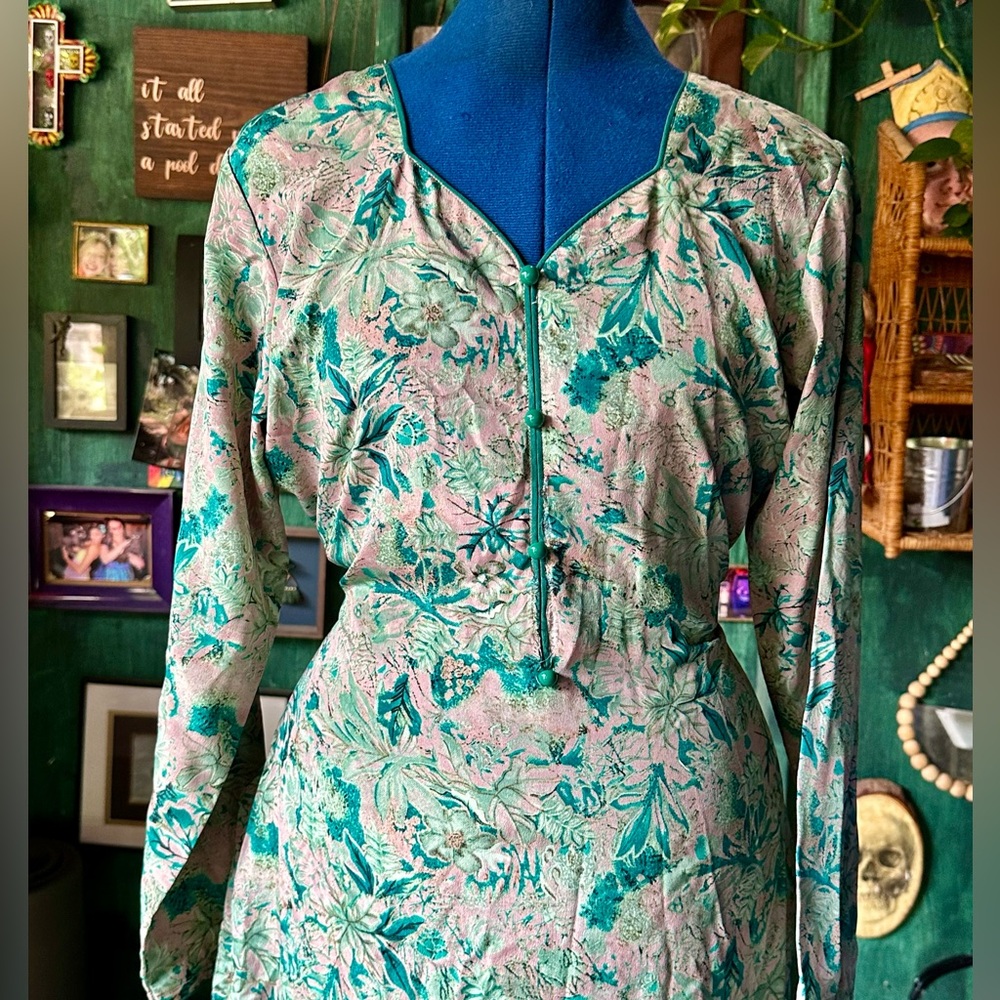 Vintage A-line Satin Silky Midi Tea Dress with 3/4 Sleeves and Button details